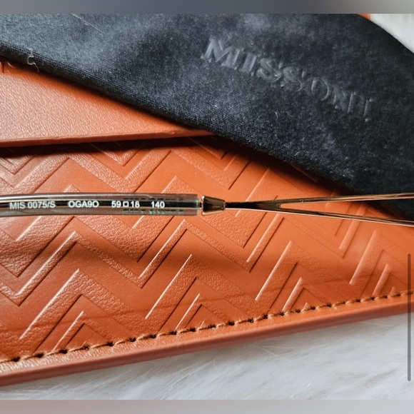 2X HOST PICK! MISSONI Teal Geometric Sunglasses - Picture 6 of 6